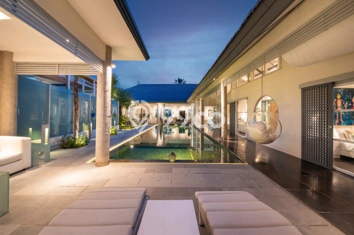 Rumah Mewah LB 600m2 Siap Pakai Desain Elegan di Sanur, Denpasar Rumah Mewah LB 600m2 Siap Pakai Desain Elegan di Sanur, Denpasar
