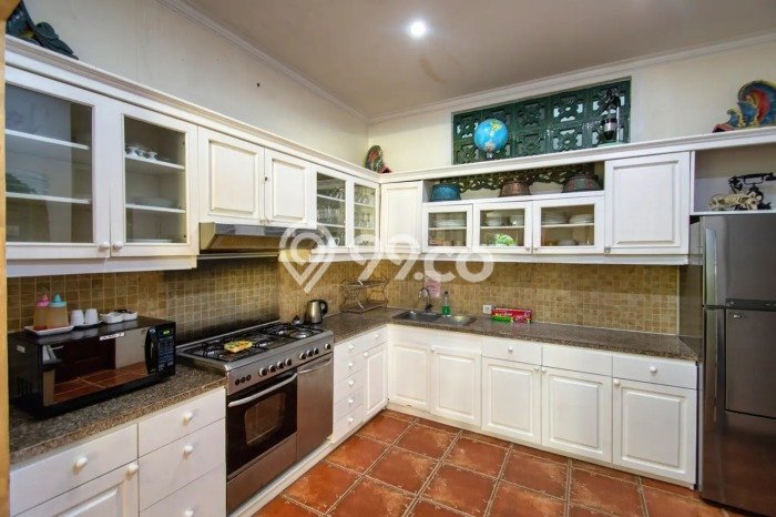 Jual Rumah Luas Megah Dengan View Cantik di Seminyak, Badung Jual Rumah Luas Megah Dengan View Cantik di Seminyak, Badung