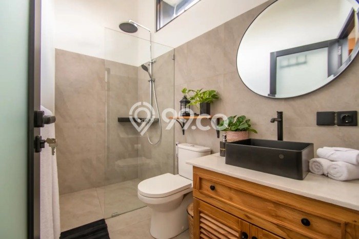 Kesempatan Langka Memiliki Rumah LT 130m2m² / LB 180m2m² di Kawasan Komersial Canggu, Badung Kesempatan Langka Memiliki Rumah LT 130m2m² / LB 180m2m² di Kawasan Komersial Canggu, Badung