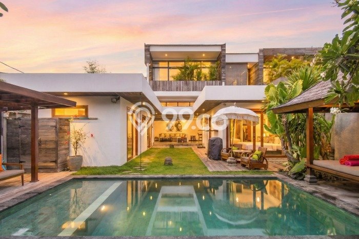 Hunian Elit LB 232m2 Siap Pakai Desain Elegan di Canggu, Badung Hunian Elit LB 232m2 Siap Pakai Desain Elegan di Canggu, Badung
