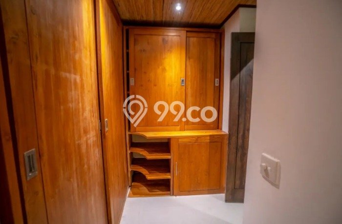 Hunian Elit LB 210m2 Siap Huni Desain Elegan di Umalas, Badung Hunian Elit LB 210m2 Siap Huni Desain Elegan di Umalas, Badung