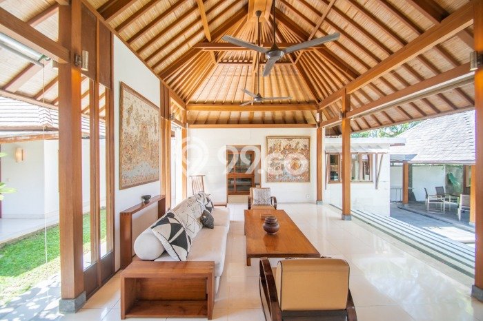 Rumah Mewah LB 985m2 Siap Pakai Desain Elegan di Umalas, Badung Rumah Mewah LB 985m2 Siap Pakai Desain Elegan di Umalas, Badung