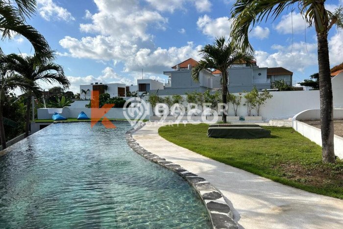 Sewa Rumah Nyaman LT 700m2 / LB 250m2 di canggu, Badung Sewa Rumah Nyaman LT 700m2 / LB 250m2 di canggu, Badung