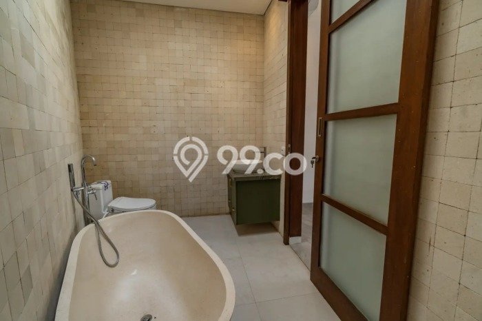 PROPERTI PILIHAN! Rumah Asri area Ubud, Luas 166m2m² Bangunan 85m2m² PROPERTI PILIHAN! Rumah Asri area Ubud, Luas 166m2m² Bangunan 85m2m²