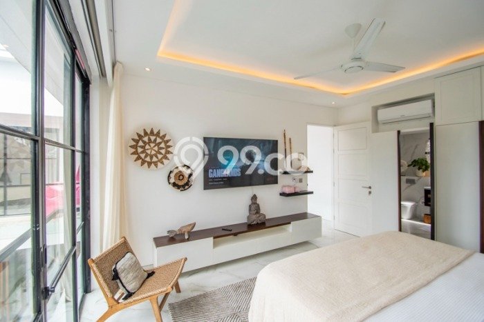 Rumah Mewah LB 220m2 Siap Huni Desain Elegan di Seminyak, Badung Rumah Mewah LB 220m2 Siap Huni Desain Elegan di Seminyak, Badung