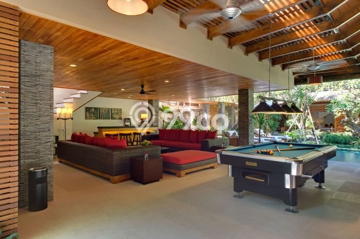 Jual Rumah Mewah Megah Dengan View Cantik di Seminyak, Badung Jual Rumah Mewah Megah Dengan View Cantik di Seminyak, Badung
