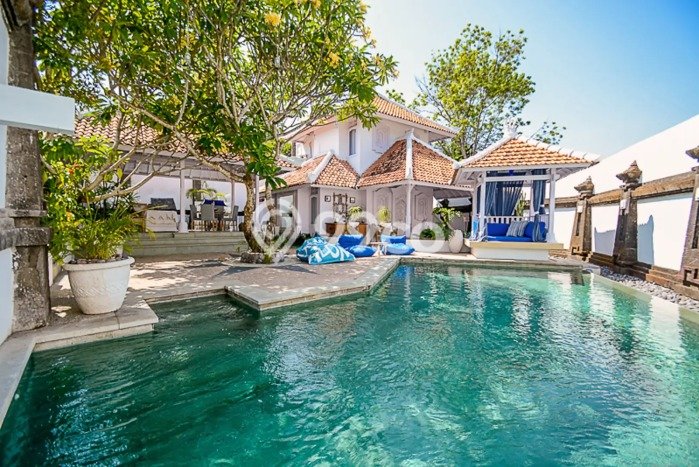 For Sale! Luxury House LT 307m2 Desain Elegan di Kerobokan For Sale! Luxury House LT 307m2 Desain Elegan di Kerobokan