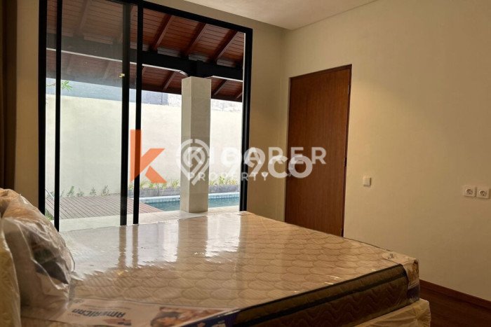 PRIME PROPERTY! Rumah di Seminyak, 2 KT, Area Premium, Luas 300m2m² LB 160m2m² PRIME PROPERTY! Rumah di Seminyak, 2 KT, Area Premium, Luas 300m2m² LB 160m2m²