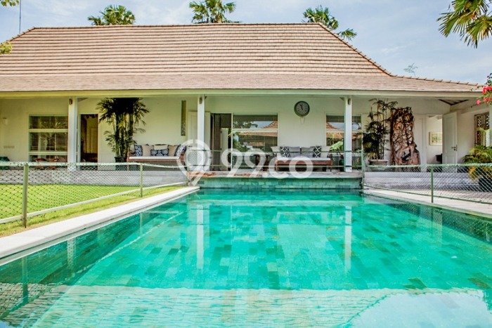 Rumah Mewah LB 985m2 Siap Pakai Desain Elegan di Umalas, Badung Rumah Mewah LB 985m2 Siap Pakai Desain Elegan di Umalas, Badung