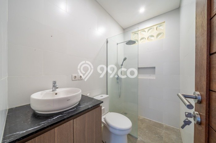 Ready to Use! Luxury House LT 160m2 Desain Modern di Kerobokan Ready to Use! Luxury House LT 160m2 Desain Modern di Kerobokan