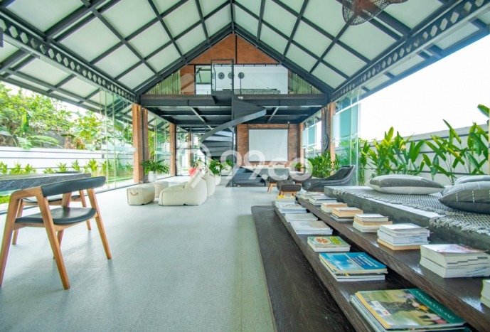 Ready to Use! Luxury House LT 1000m2 Desain Elegan di Kerobokan Ready to Use! Luxury House LT 1000m2 Desain Elegan di Kerobokan