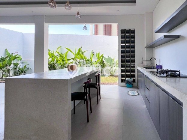 Rumah Elit LB 200m2 Siap Pakai Desain Elegan di Tumbak Bayuh, Badung Rumah Elit LB 200m2 Siap Pakai Desain Elegan di Tumbak Bayuh, Badung