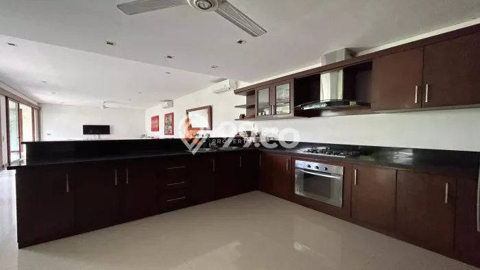 Sewa Rumah Strategis di canggu LT 420m2 / LB 200m2 Kondisi Bagus Sewa Rumah Strategis di canggu LT 420m2 / LB 200m2 Kondisi Bagus