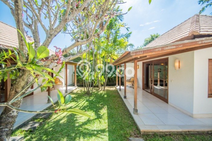 Rumah Mewah LB 397m2 Siap Pakai Desain Elegan di Umalas, Badung Rumah Mewah LB 397m2 Siap Pakai Desain Elegan di Umalas, Badung