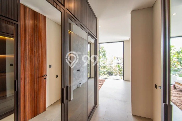 Hunian Mewah LB 210m2 Siap Huni Desain Elegan di Umalas, Badung Hunian Mewah LB 210m2 Siap Huni Desain Elegan di Umalas, Badung