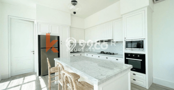 Sewa Rumah Strategis di Canggu LT 200m2 / LB 200m2 Kondisi Bagus Sewa Rumah Strategis di Canggu LT 200m2 / LB 200m2 Kondisi Bagus