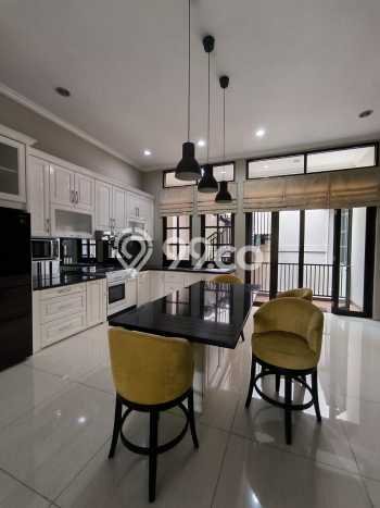 Siap Huni Hunian Elit 4 Kamar di Kebayoran Baru Dekat ke Mana Pun Siap Huni Hunian Elit 4 Kamar di Kebayoran Baru Dekat ke Mana Pun