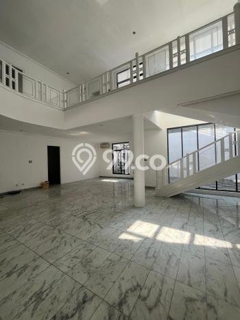 Rumah Luxury Modern Siap Huni di Senopati Jakarta Selatan Rumah Luxury Modern Siap Huni di Senopati Jakarta Selatan