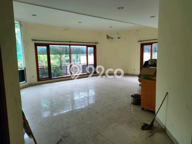 Ready to Use! Luxury House LT 521m2 Desain Elegan di Kemang Ready to Use! Luxury House LT 521m2 Desain Elegan di Kemang