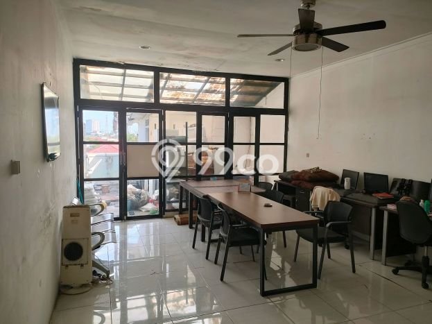 Unit Ruko Dijual di Jakarta Selatan LT 93m2 & LB 250m2 Unit Ruko Dijual di Jakarta Selatan LT 93m2 & LB 250m2