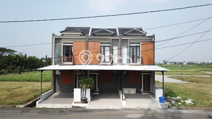 For Sale Hunian Rumah Terawat 4 KT di Soekarno Hatta, Bandung For Sale Hunian Rumah Terawat 4 KT di Soekarno Hatta, Bandung