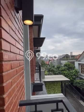 Rumah Berkualitas LT 110m² / LB 220m² di Lokasi Strategis Cilandak, Jakarta Selatan Rumah Berkualitas LT 110m² / LB 220m² di Lokasi Strategis Cilandak, Jakarta Selatan