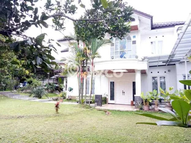 Rumah Elit Modern Tanpa Renovasi di Dago Bandung Rumah Elit Modern Tanpa Renovasi di Dago Bandung