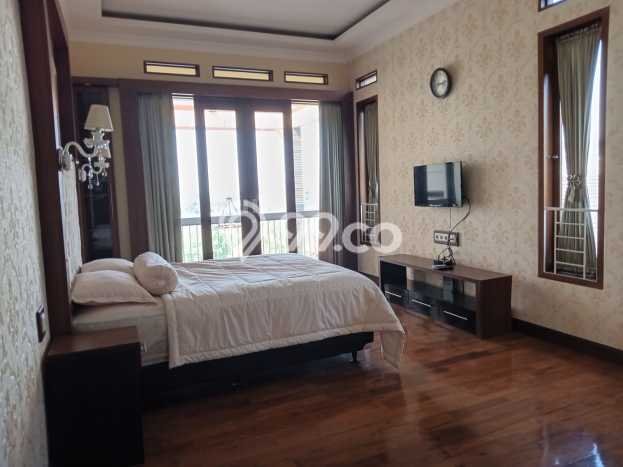 Rumah Elit LB 400m2 Siap Huni Desain Elegan di Ciumbuleuit, Bandung Rumah Elit LB 400m2 Siap Huni Desain Elegan di Ciumbuleuit, Bandung