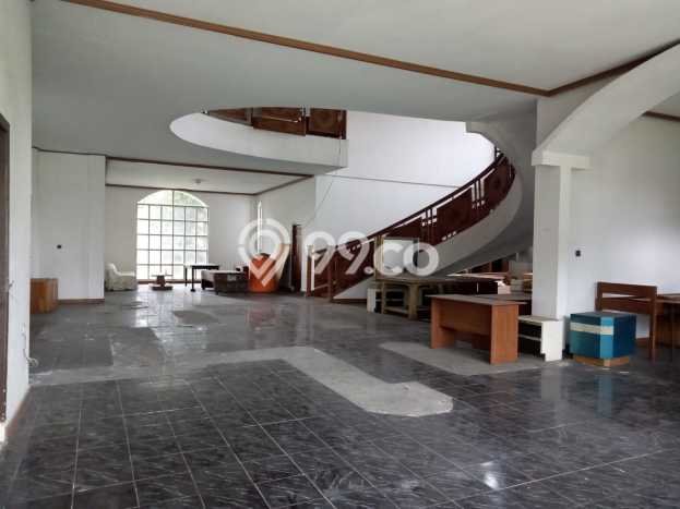 Rumah Mewah LB 1000m2 Siap Huni Desain Elegan di Dago Pakar, Bandung Rumah Mewah LB 1000m2 Siap Huni Desain Elegan di Dago Pakar, Bandung