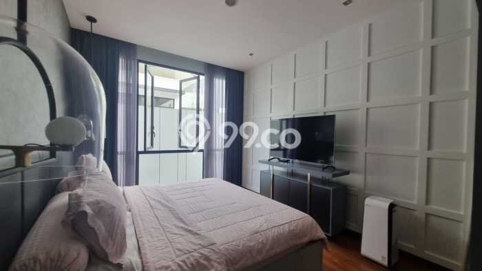Rumah Exclusive 5 KT 4 KM di Kompleks Perumahan BSD, Tangerang Rumah Exclusive 5 KT 4 KM di Kompleks Perumahan BSD, Tangerang