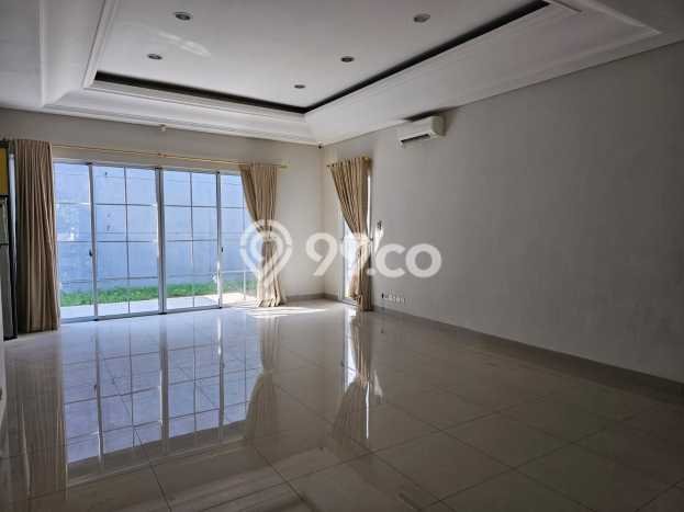 Rumah di BSD De Park, Tangerang, Luas 300m² Bangunan 260m² Rumah di BSD De Park, Tangerang, Luas 300m² Bangunan 260m²