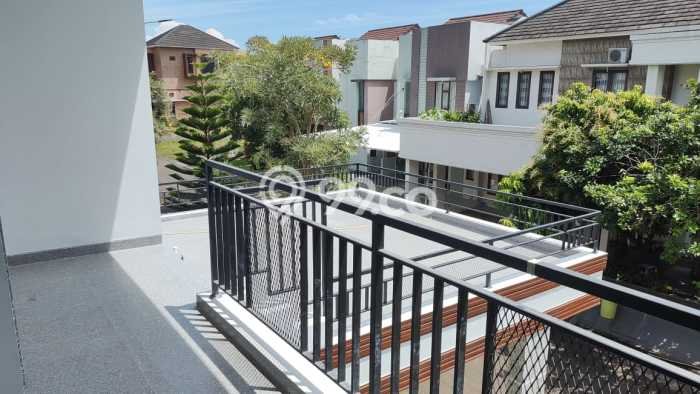 Rumah Minimalis LT 220m² Terawat di BSD The Icon, Dekat Pusat Perbelanjaan, Tangerang Rumah Minimalis LT 220m² Terawat di BSD The Icon, Dekat Pusat Perbelanjaan, Tangerang