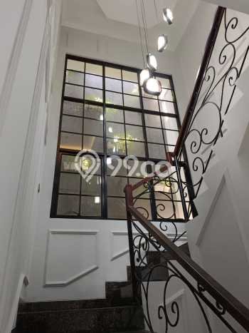 Rumah Siap Huni lokasi BSD Nusaloka, Tangerang, Luas 180m² Bangunan 220m² Rumah Siap Huni lokasi BSD Nusaloka, Tangerang, Luas 180m² Bangunan 220m²