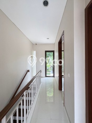 Rumah Elit LB 170m2 Siap Pakai Desain Elegan di BSD De Park, Tangerang Rumah Elit LB 170m2 Siap Pakai Desain Elegan di BSD De Park, Tangerang