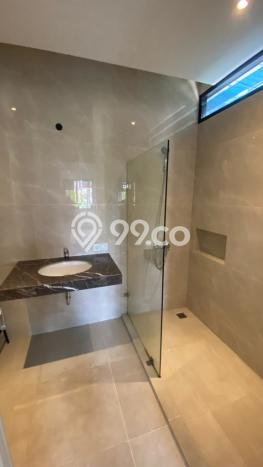 Ready to Use! Luxury House LT 200m2 Desain Modern di BSD Giri Loka Ready to Use! Luxury House LT 200m2 Desain Modern di BSD Giri Loka