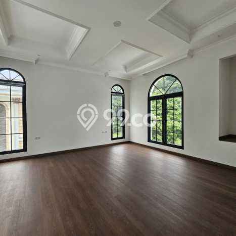 Rumah Modern LT 320m² Siap Huni di Kompleks Perumahan BSD The Green, Tangerang Rumah Modern LT 320m² Siap Huni di Kompleks Perumahan BSD The Green, Tangerang