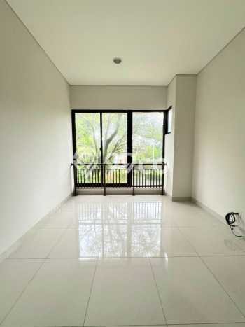 Rumah Elit Modern Siap Huni di BSD Eminent Tangerang Rumah Elit Modern Siap Huni di BSD Eminent Tangerang