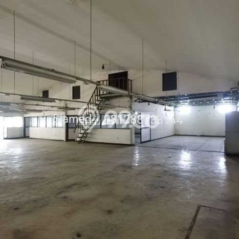 Gudang disewakan di Serpong Tangerang Selatan dengan luas bangunan 5000m2 Gudang disewakan di Serpong Tangerang Selatan dengan luas bangunan 5000m2