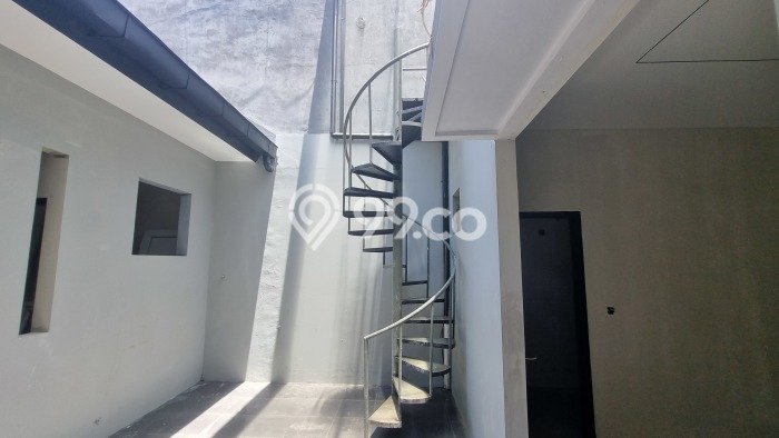 Rumah Mewah LB 256m2 Siap Pakai Desain Elegan di BSD The Green, Tangerang Rumah Mewah LB 256m2 Siap Pakai Desain Elegan di BSD The Green, Tangerang
