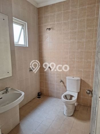 KAWASAN BISNIS! Ruko di Cengkareng, Luas 270m², Akses Utama KAWASAN BISNIS! Ruko di Cengkareng, Luas 270m², Akses Utama