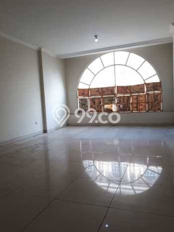 KAWASAN BISNIS! Ruko di Cengkareng, Luas 270m², Akses Utama KAWASAN BISNIS! Ruko di Cengkareng, Luas 270m², Akses Utama