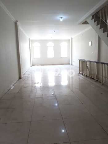 KAWASAN BISNIS! Ruko di Cengkareng, Luas 270m², Akses Utama KAWASAN BISNIS! Ruko di Cengkareng, Luas 270m², Akses Utama
