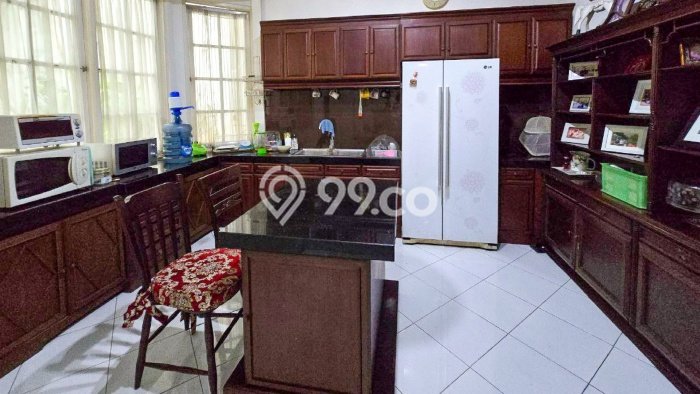 Siap Huni Rumah Mewah 11 Kamar di Menteng Dekat ke Mana Saja Siap Huni Rumah Mewah 11 Kamar di Menteng Dekat ke Mana Saja