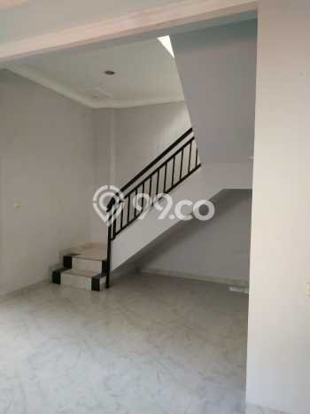 For Sale Rumah 4 Kamar Lokasi Ideal Bagus dan Strategis di Cakung For Sale Rumah 4 Kamar Lokasi Ideal Bagus dan Strategis di Cakung
