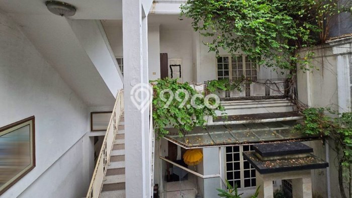 Siap Huni Rumah Mewah 11 Kamar di Menteng Dekat ke Mana Saja Siap Huni Rumah Mewah 11 Kamar di Menteng Dekat ke Mana Saja