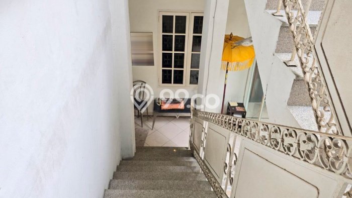 Siap Huni Rumah Mewah 11 Kamar di Menteng Dekat ke Mana Saja Siap Huni Rumah Mewah 11 Kamar di Menteng Dekat ke Mana Saja