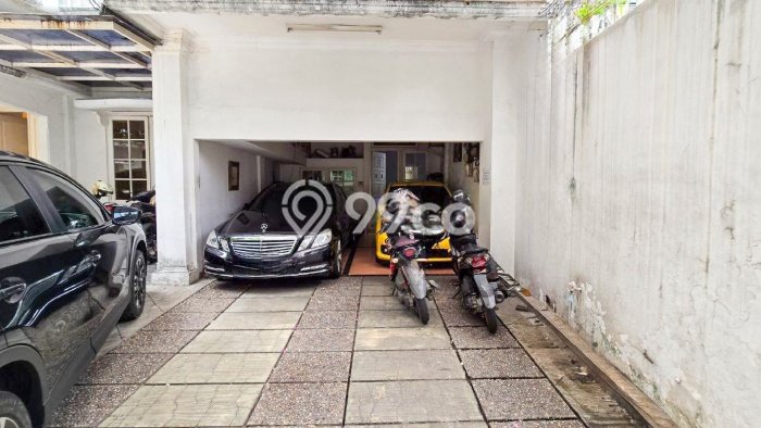 Siap Huni Rumah Mewah 11 Kamar di Menteng Dekat ke Mana Saja Siap Huni Rumah Mewah 11 Kamar di Menteng Dekat ke Mana Saja