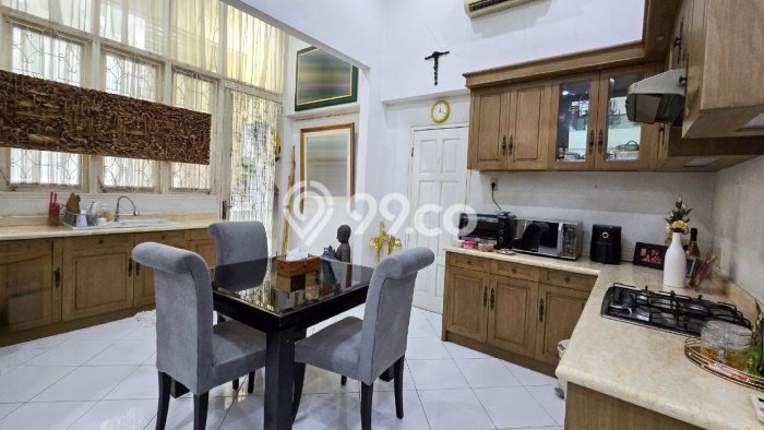 Siap Huni Rumah Mewah 11 Kamar di Menteng Dekat ke Mana Saja Siap Huni Rumah Mewah 11 Kamar di Menteng Dekat ke Mana Saja