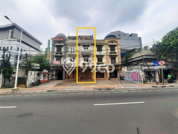 Area Ramai! Ruko Dijual di Tebet untuk Bisnis Luas Bangunan 1m2 Area Ramai! Ruko Dijual di Tebet untuk Bisnis Luas Bangunan 1m2