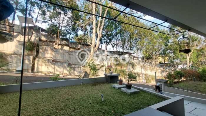 RECOMMENDED! Rumah kawasan Sayap Dago, 3 KM, Lokasi Strategis, Luas 260m² Bangunan 244m² RECOMMENDED! Rumah kawasan Sayap Dago, 3 KM, Lokasi Strategis, Luas 260m² Bangunan 244m²